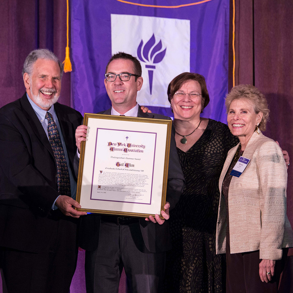 Ted Allen (GSAS ’90) accepting award